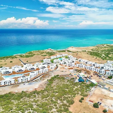 Apartment Stylish Near The Sea With Direct Pool Access And Facilities