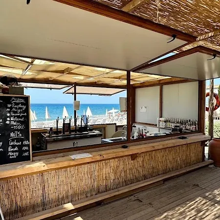 Stylish Near The Sea With Direct Pool Access And Facilities