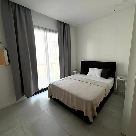 Stylish Near The Sea With Direct Pool Access And Facilities