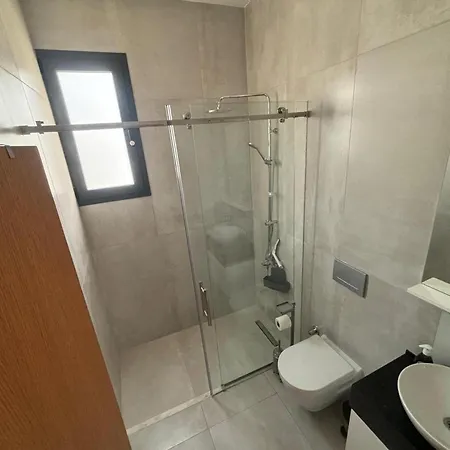 Stylish Near The Sea With Direct Pool Access And Facilities Apartment