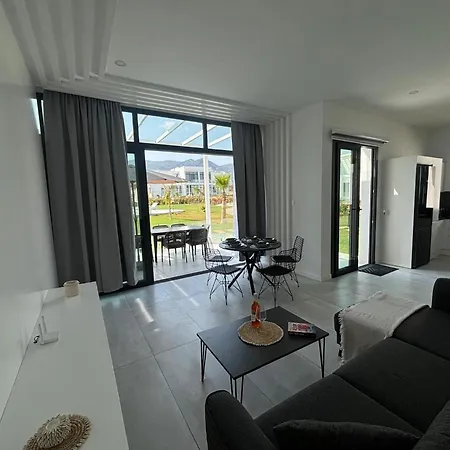 Stylish Near The Sea With Direct Pool Access And Facilities * Agios Nikolaos (Famagusta)