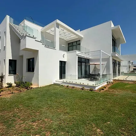 Apartment Relaxed Coastal With Poolside Access Great Amenities