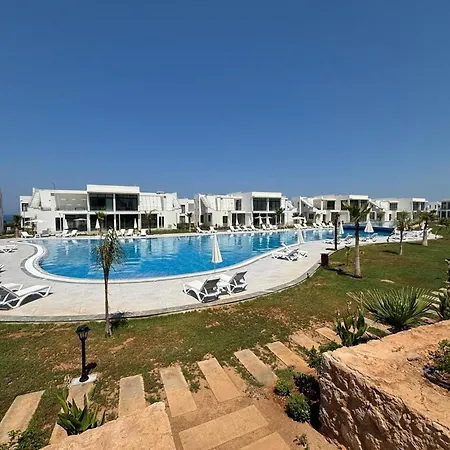 Stylish Near The Sea With Direct Pool Access And Facilities
