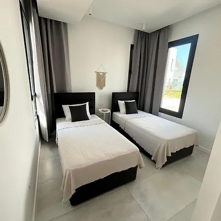 Stylish Near The Sea With Direct Pool Access And Facilities *