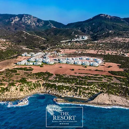 Stylish Near The Sea With Direct Pool Access And Facilities Apartment